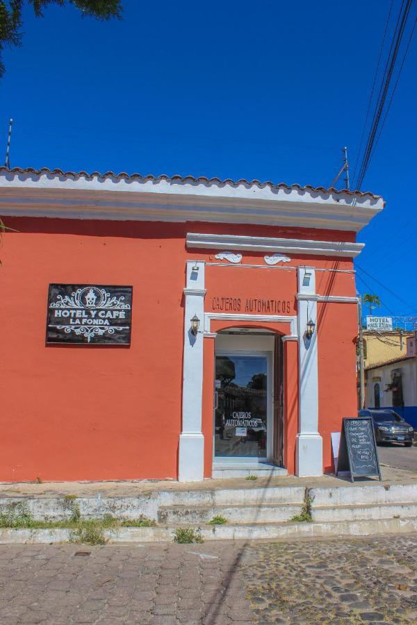 Hotel Y Cafe Ixmati Suchitoto Екстер'єр фото