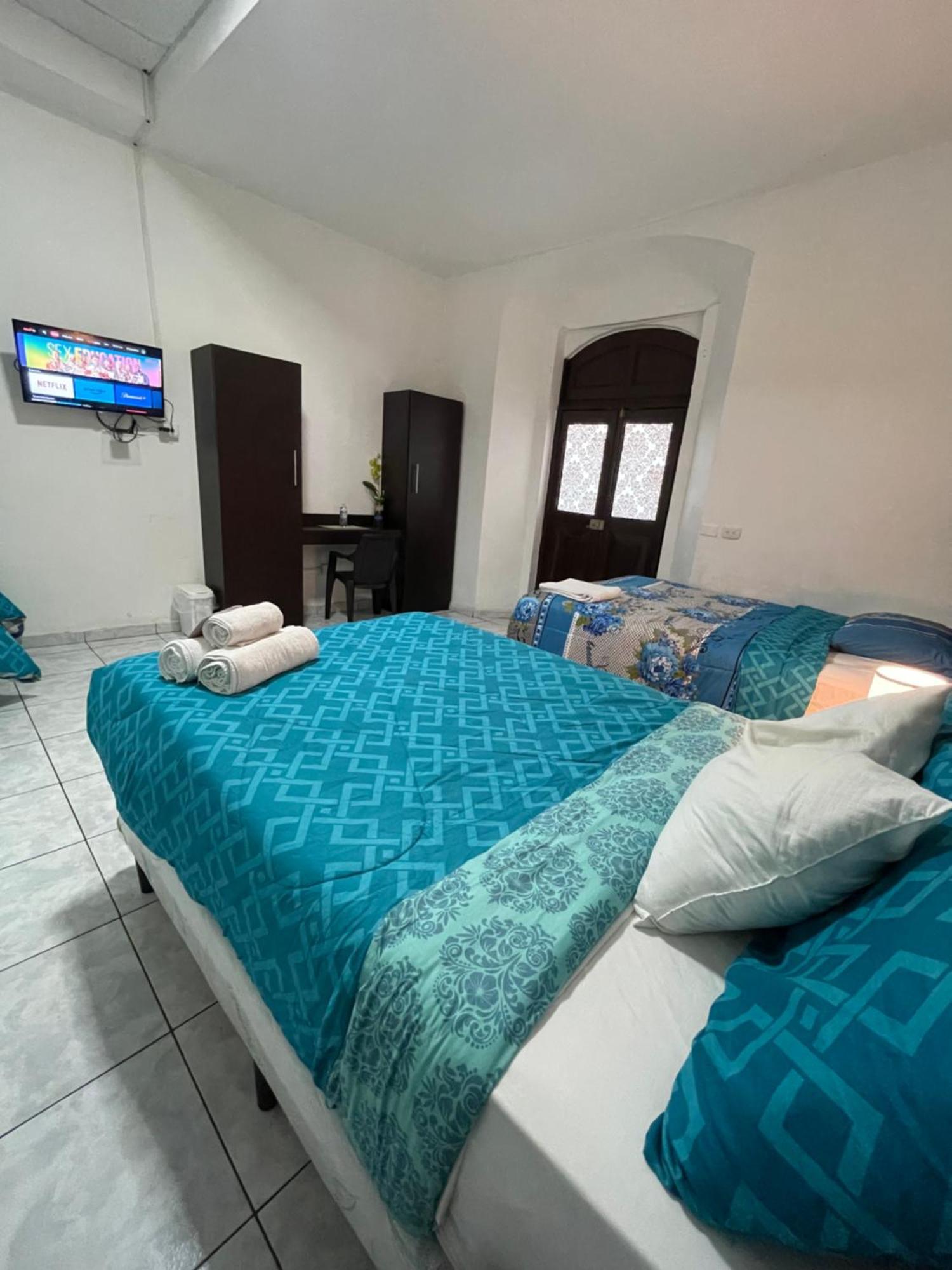 Hotel Y Cafe Ixmati Suchitoto Екстер'єр фото