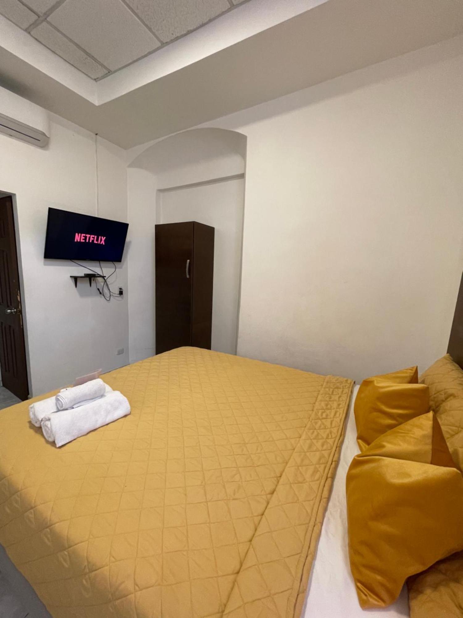 Hotel Y Cafe Ixmati Suchitoto Екстер'єр фото