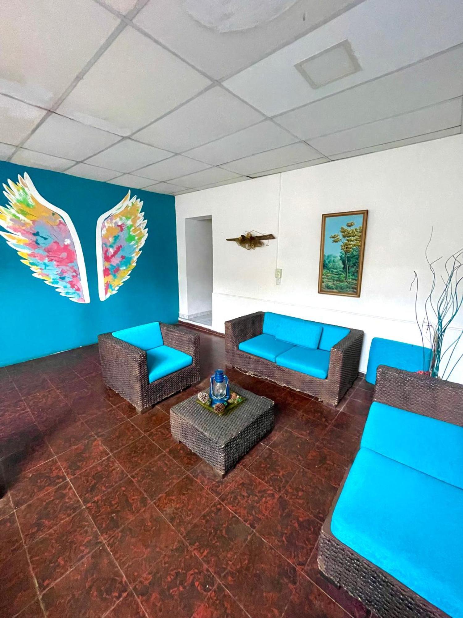 Hotel Y Cafe Ixmati Suchitoto Екстер'єр фото
