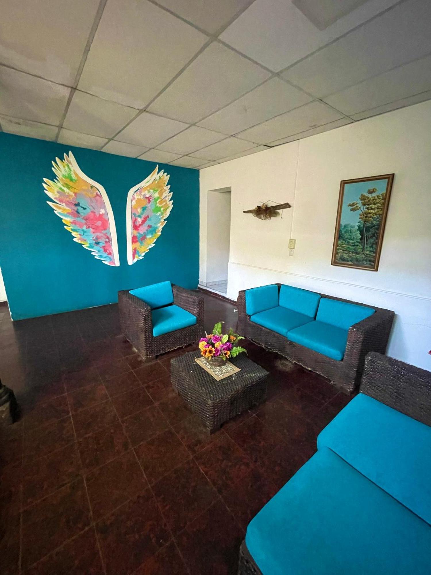 Hotel Y Cafe Ixmati Suchitoto Екстер'єр фото