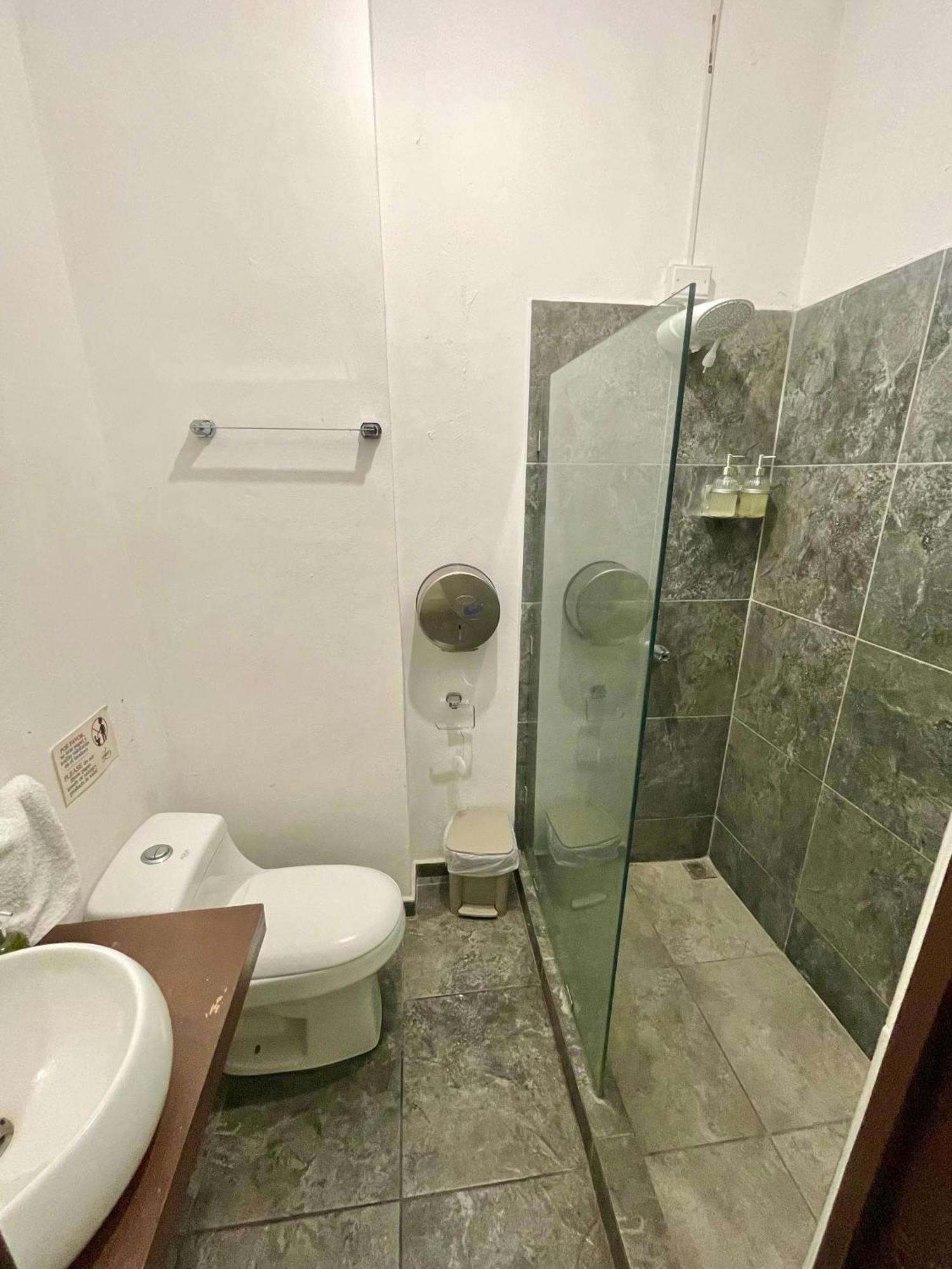 Hotel Y Cafe Ixmati Suchitoto Екстер'єр фото