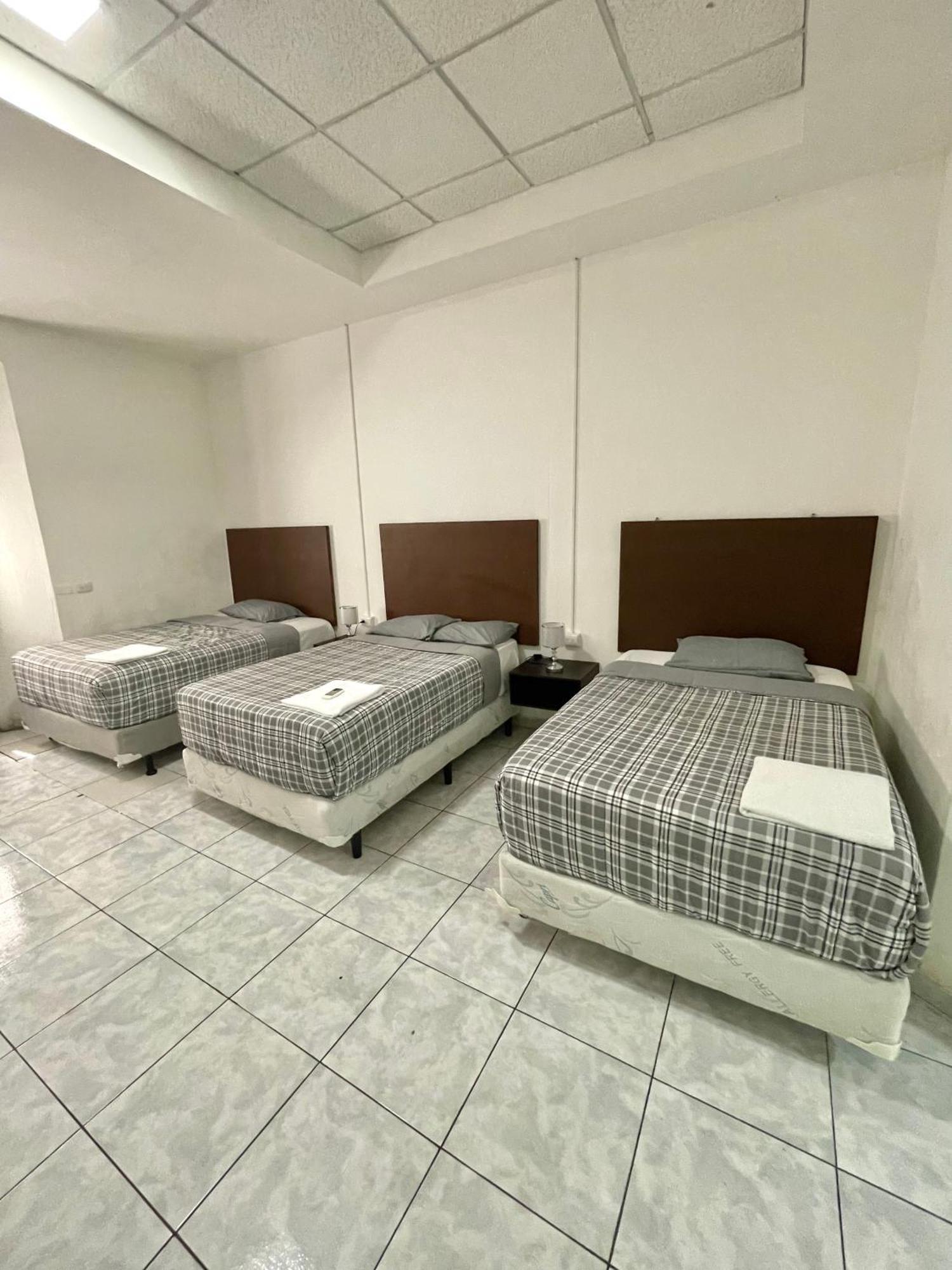 Hotel Y Cafe Ixmati Suchitoto Екстер'єр фото