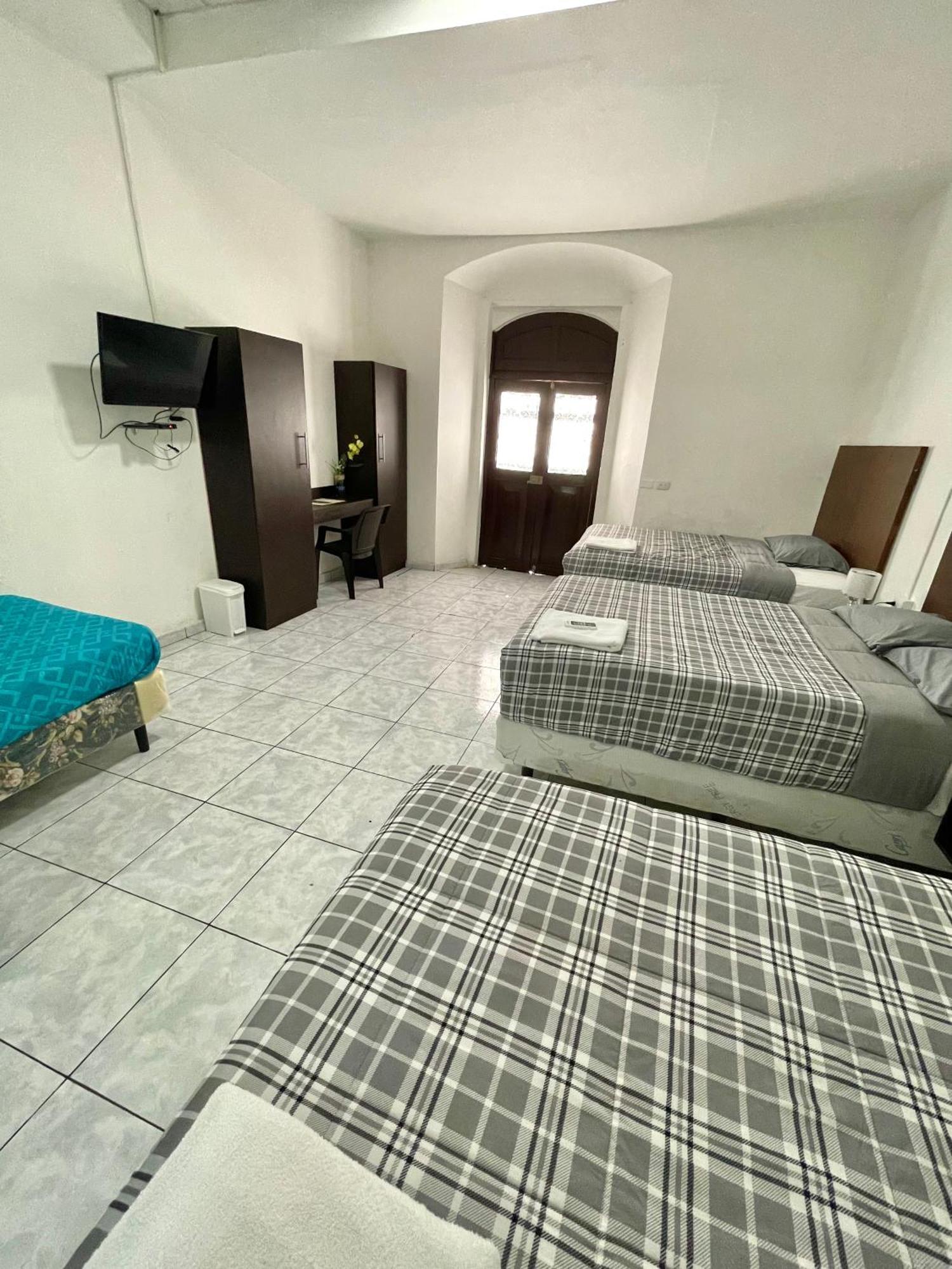 Hotel Y Cafe Ixmati Suchitoto Екстер'єр фото