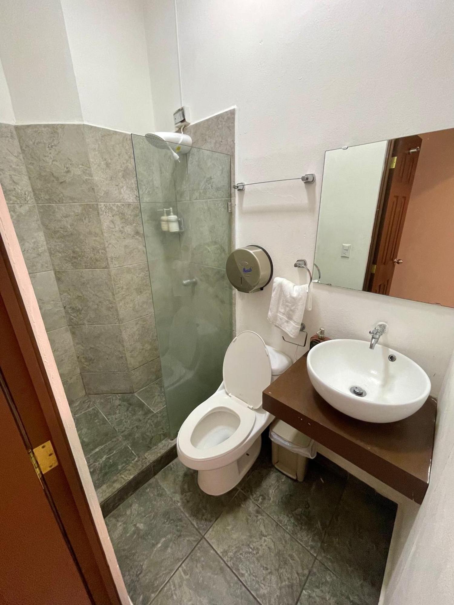 Hotel Y Cafe Ixmati Suchitoto Екстер'єр фото