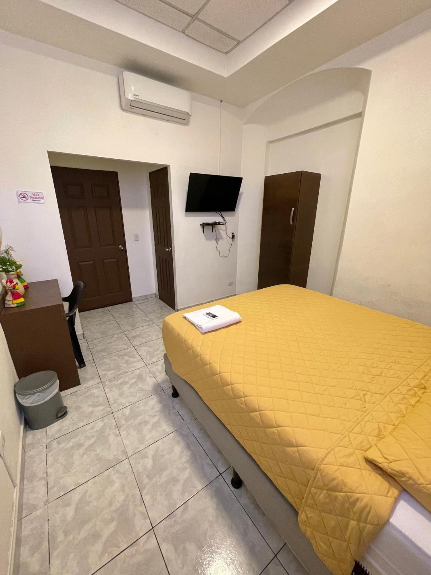 Hotel Y Cafe Ixmati Suchitoto Екстер'єр фото