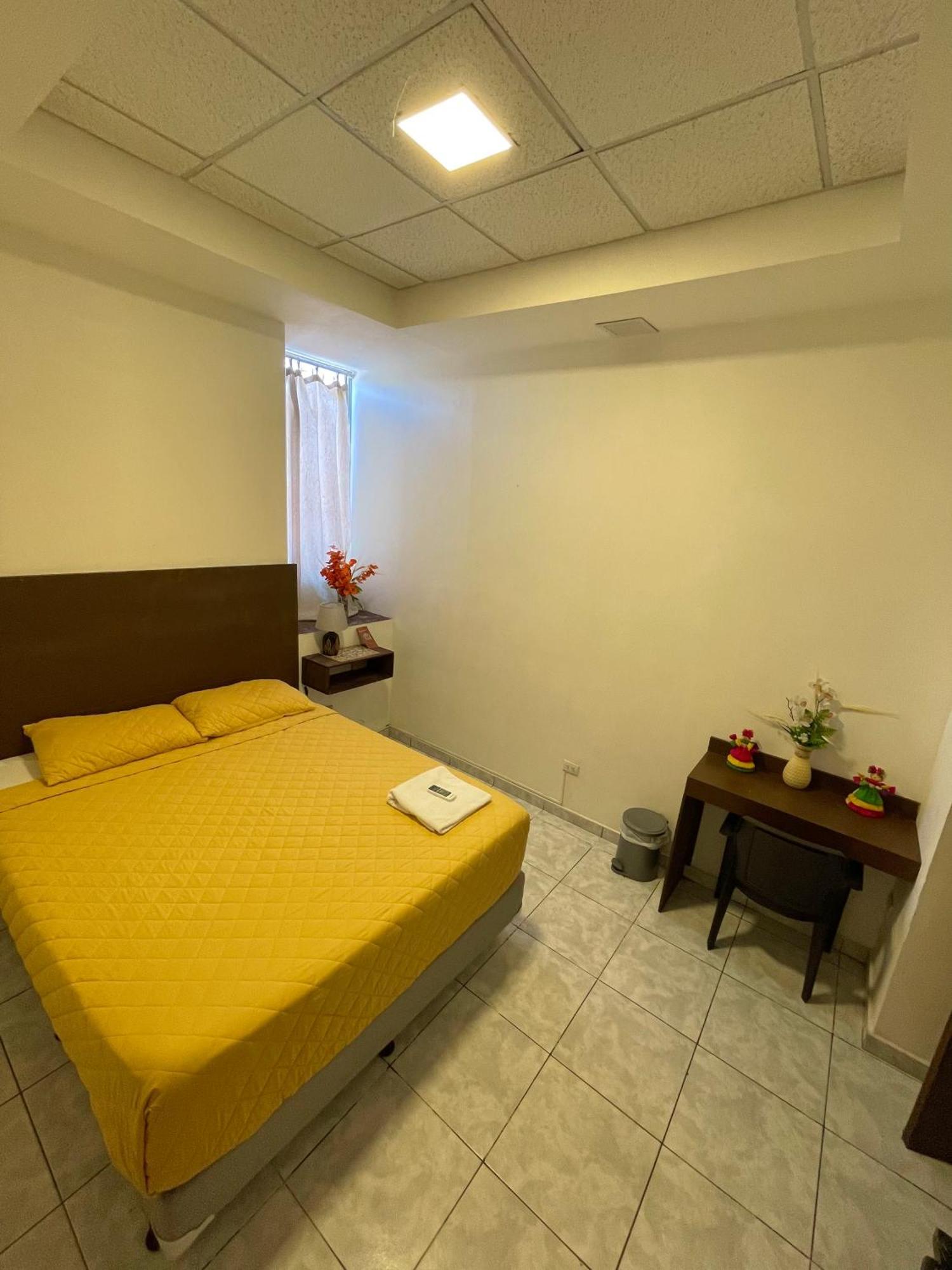 Hotel Y Cafe Ixmati Suchitoto Екстер'єр фото