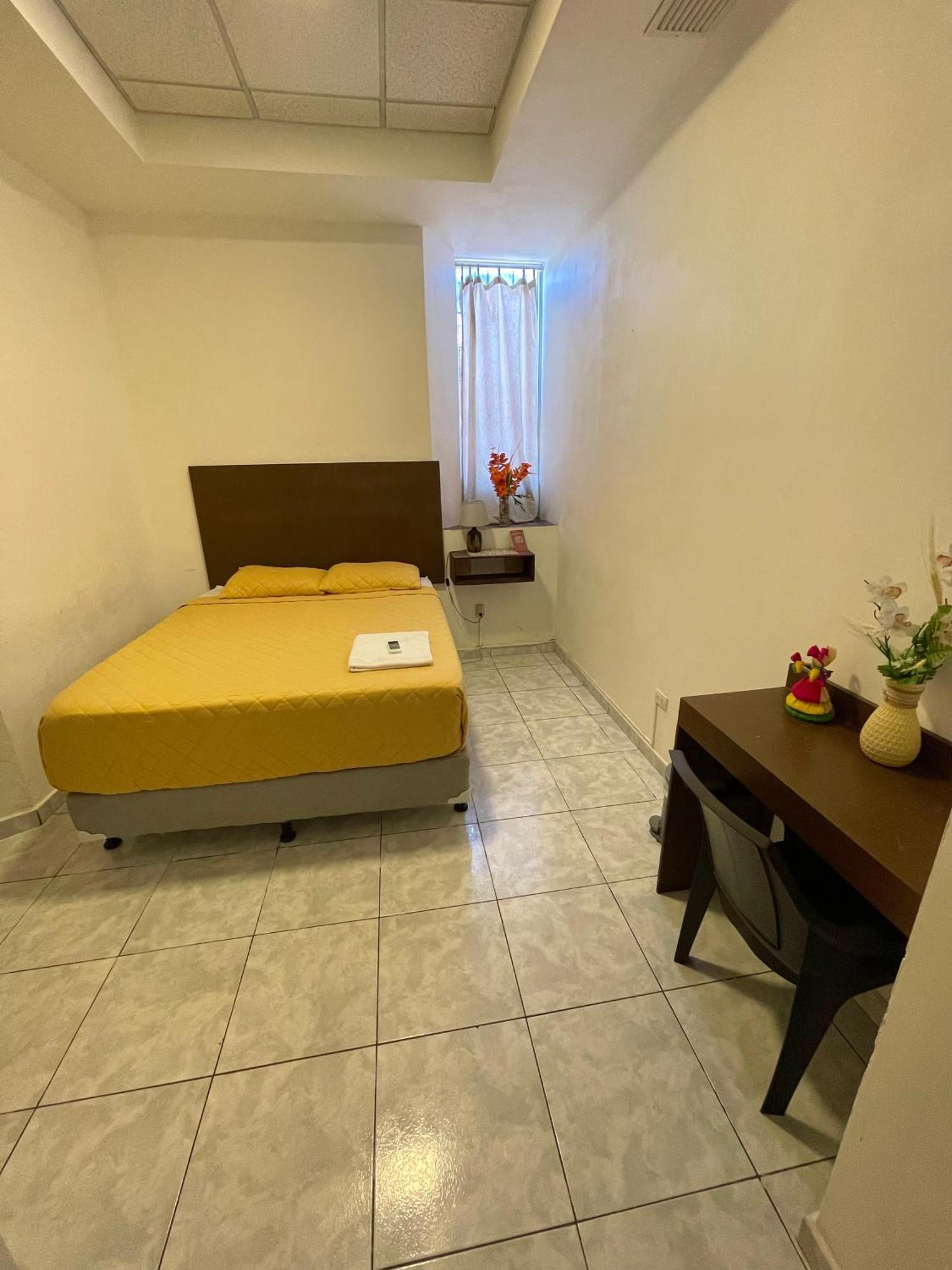 Hotel Y Cafe Ixmati Suchitoto Екстер'єр фото