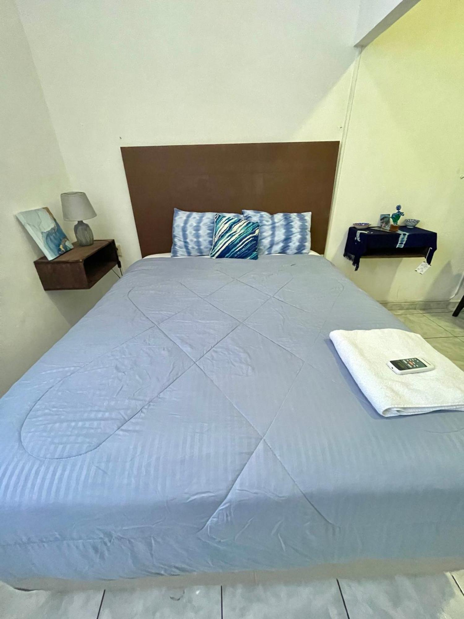 Hotel Y Cafe Ixmati Suchitoto Екстер'єр фото