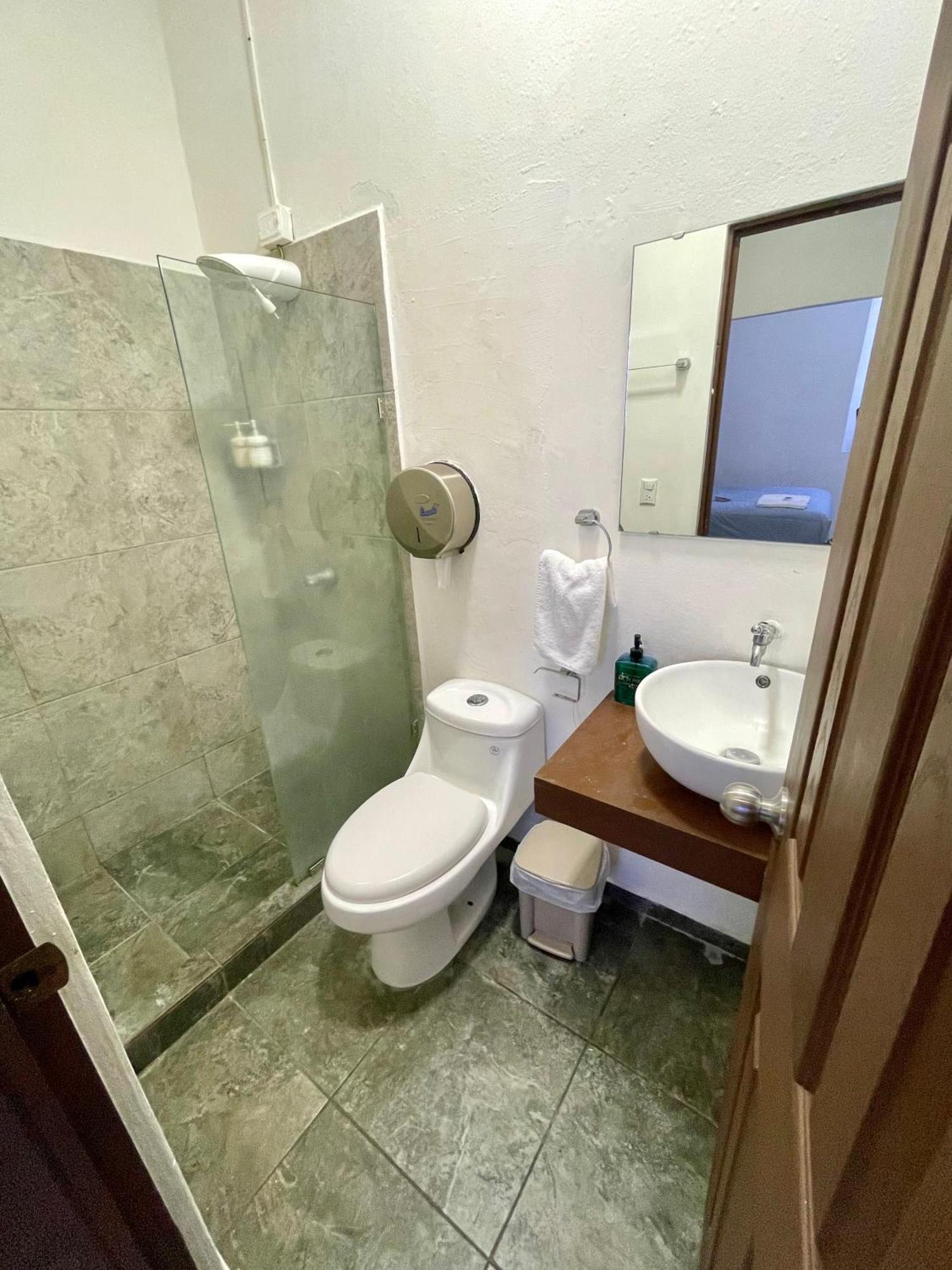 Hotel Y Cafe Ixmati Suchitoto Екстер'єр фото
